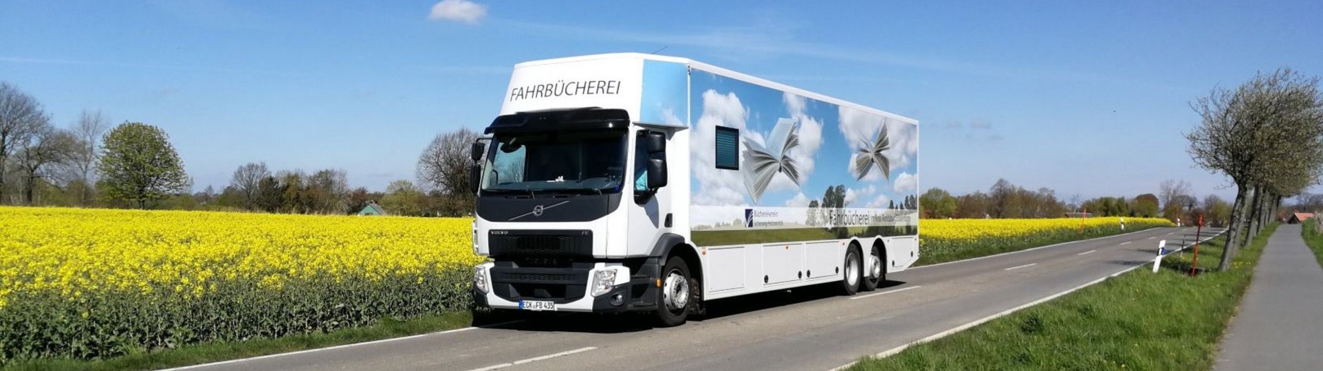 24.000 Medien im Angebot fahrender Bücher-LKW